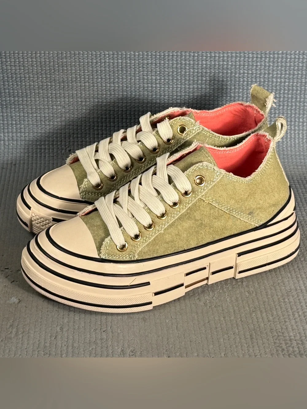 Pregunta Sage Green Women’s Fashion Sneakers Size 6‎ US 36 EU
